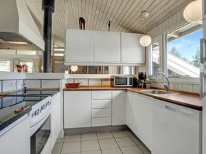 23722231-Ferienhaus-8-Blokhus-300x225-3