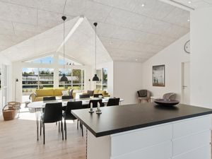 23824049-Ferienhaus-9-Blokhus-300x225-4