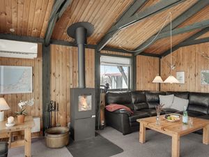 23743708-Ferienhaus-6-Blokhus-300x225-2