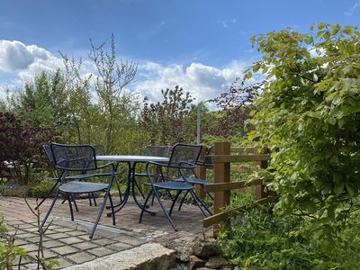 Sitzplatz im Garten_Buren-Hof_Amelith