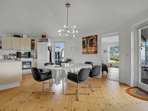 23757402-Ferienhaus-6-Bogø By-300x225-5