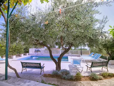 Ferienhaus für 9 Personen (150 m²) in Bol 10/10