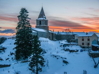 Couché de soleil derriere l'église de BOLQUERE