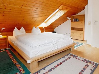 Schlafzimmer mit Doppelbett