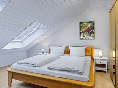 Schlafzimmer mit Doppelbett