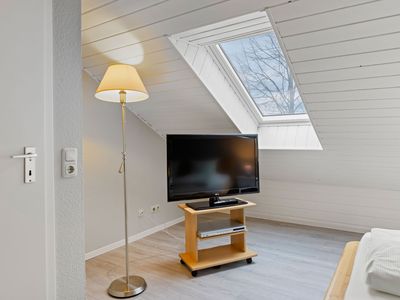 Schlafzimmer mit Doppelbett und Flatscreen TV - gbmv0-01 - Großenbrode