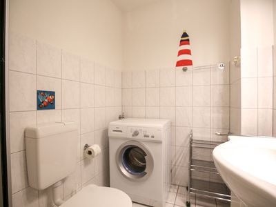 Badezimmer mit Waschmaschine