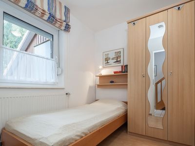 1. Schlafzimmer mit Kleiderschrank