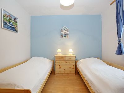 erstes Schlafzimmer mit Einzelbetten