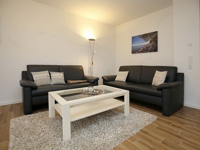 Wohnzimmer mit Sofas