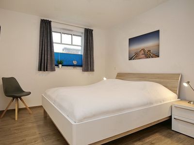 erstes Schlafzimmer mit Doppelbett