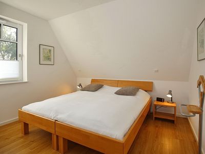 erstes Schlafzimmer mit Doppelbett