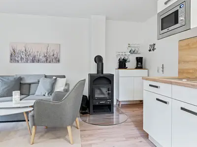Wohn-Essbereich mit Couch Kaminofen
