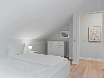 Schlafzimmer mit Doppelbett