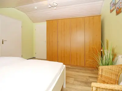 Kleiderschrank im zweiten Schlafzimmer