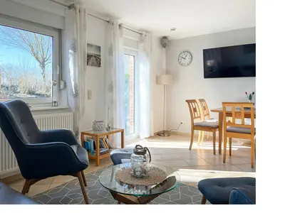 Wohnzimmer mit Zugang zur Terrasse