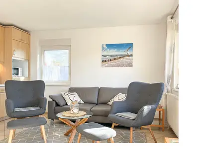 Wohnzimmer mit Blick zur Küche