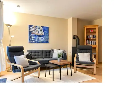 Wohnzimmer mit Sofa und Sesseln