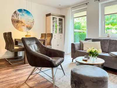 Wohnzimmer mit Zugang zur Terrasse