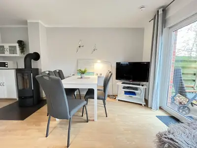 Wohnzimmer mit Blick zum TV