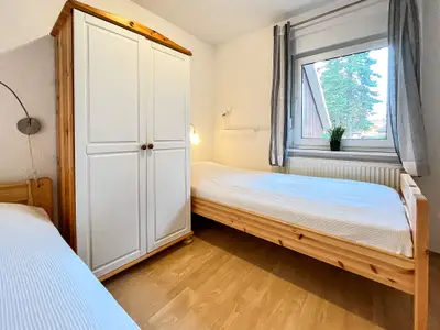 1. Schlafzimmer mit Schrank