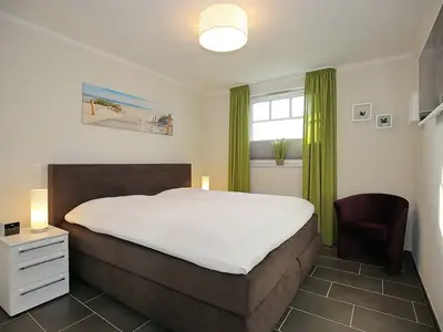 1. Schlafzimmer mit Doppelbett