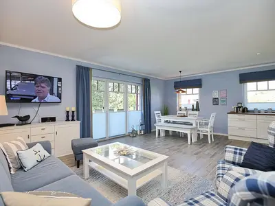 Wohnzimmer mit Blick zur Terrasse