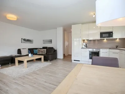 Wohnzimmer mit Blick zur Wohnungstür
