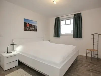 1. Schlafzimmer mit Doppelbett