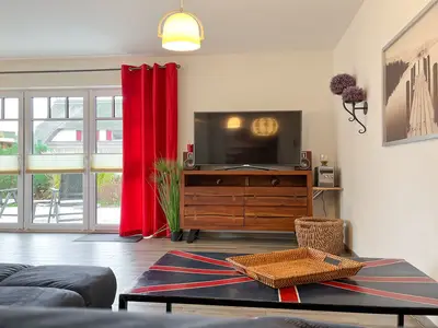 Wohnzimmer mit Blick zur Terrasse