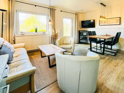 Wohnzimmer mit Blick zur Terrasse