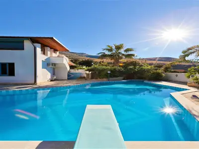 PoolOfHouse