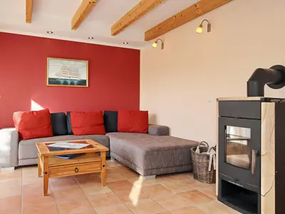 Wohnbereich mit Sitzecke und Kamin