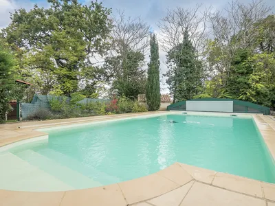 PoolOfHouse