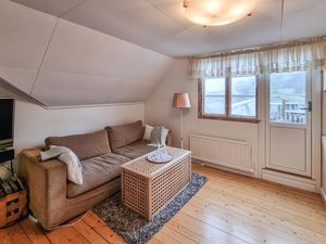 23763269-Ferienhaus-8-Bovallstrand-300x225-3