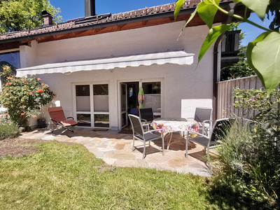 Ferienhaus "Im Inntal dahoam" Terrasse mit Gartenmöbeln