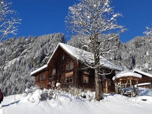 22936465-Ferienhaus-11-Braunwald-300x225-1