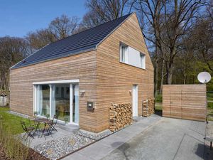 21661851-Ferienhaus-6-Breege-300x225-1