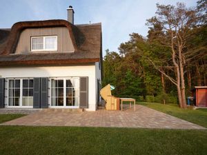 23326397-Ferienhaus-7-Breege-300x225-0