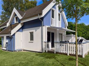 23957405-Ferienhaus-4-Breege-300x225-2