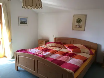 Schlafzimmer 1-1