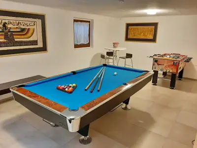 Billardtisch - Kicker - Dart- Tischtennis