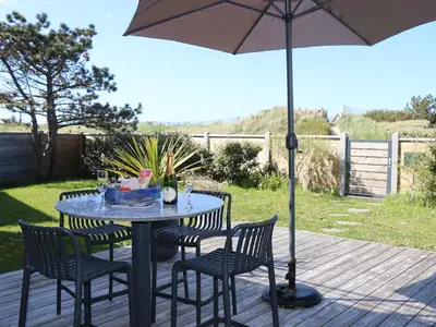 Große Südterrasse. Zugang zum Strand