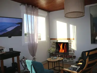 Wohnzimmer mit Kamin