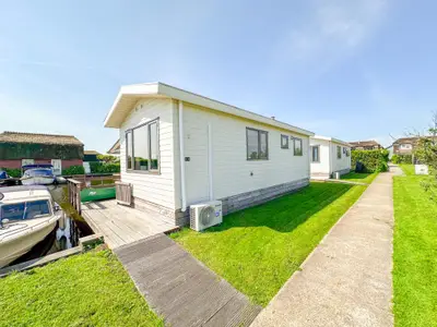 Außenseite Ferienhaus [Sommer]