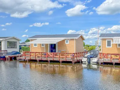 Außenseite Ferienhaus [Sommer]