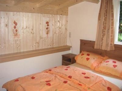 Schlafzimmer mit Doppelbett