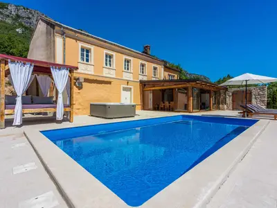 Ferienhaus für 8 Personen (154 m²) in Bribir 1/10
