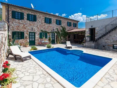 Ferienhaus für 14 Personen (330 m²) in Bribir 1/10