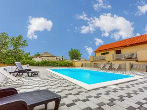 Ferienhaus für 10 Personen (420 m²) in Bribir